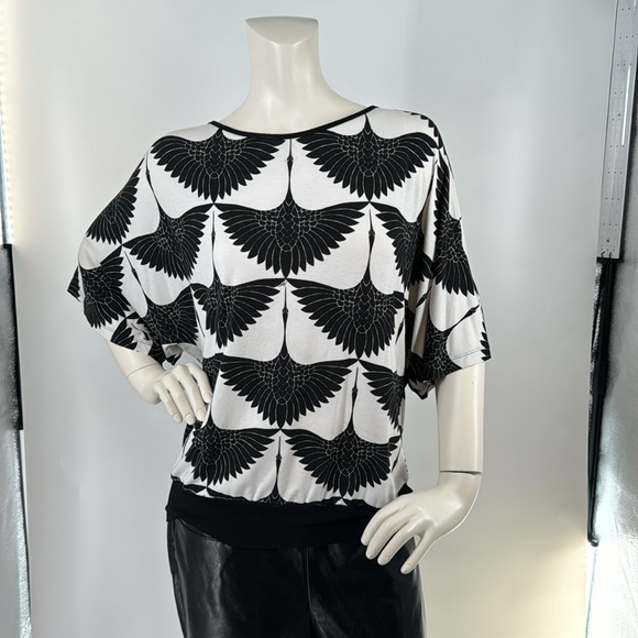 Trina Turk flowy wide sleeve blouse. Size L - Picture 1 of 8